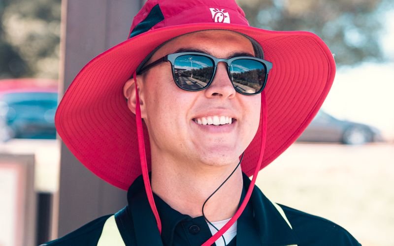 Polo Shirt & Topi
